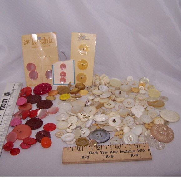 VTG- Buttons Assorted Mix - Picture 1 of 2